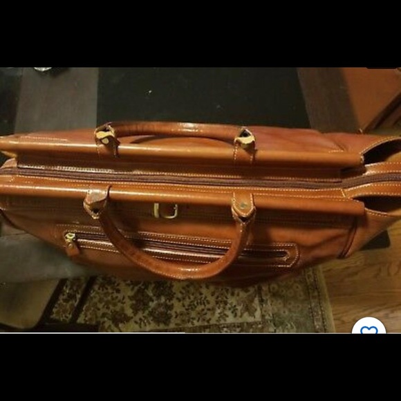 SAGA Vintage Leather Bag - Picture 3 of 6